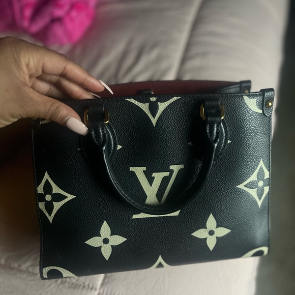 COPY - LOUIS VUITTON ON THE GO - Picture 5 of 6